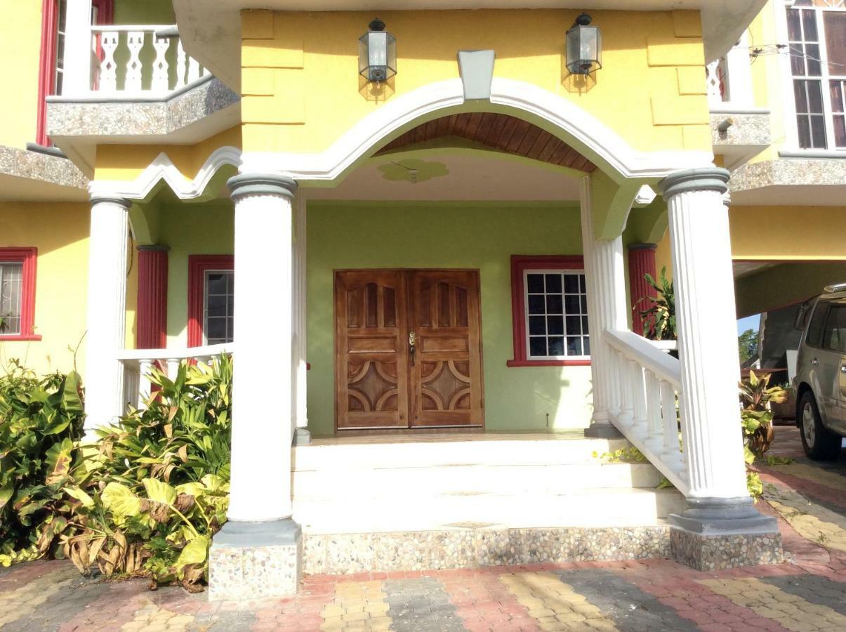 ホテル Jamaica Dream Gateway Richmond エクステリア 写真
