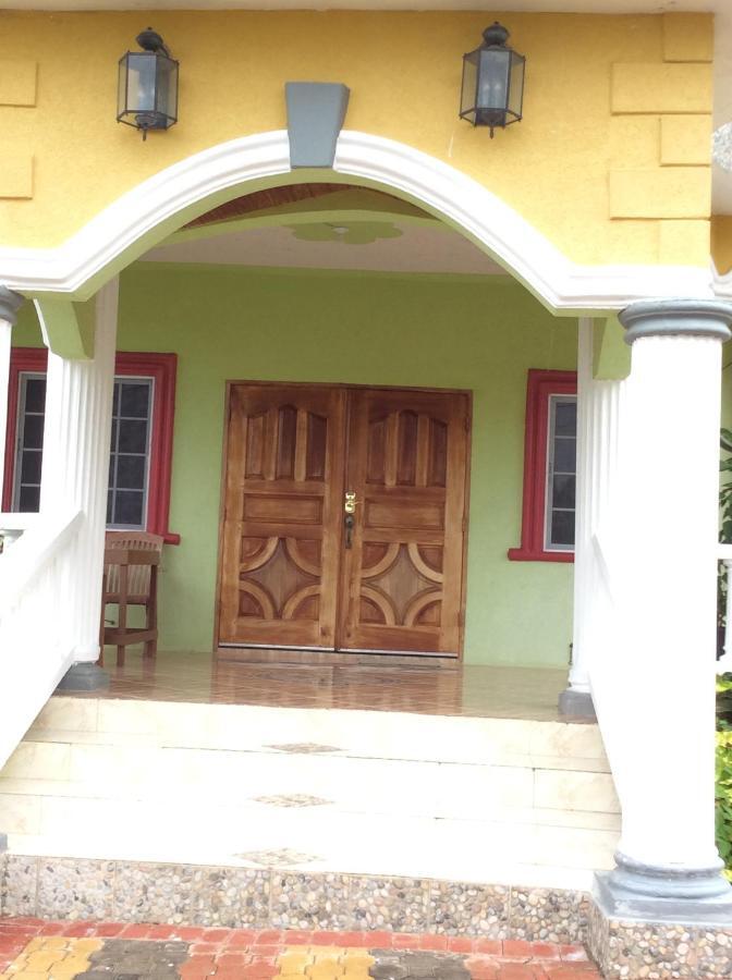 ホテル Jamaica Dream Gateway Richmond エクステリア 写真